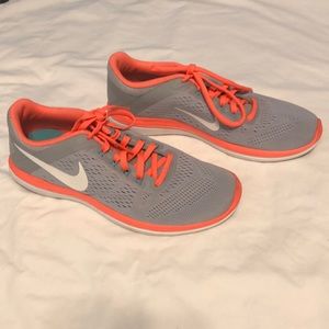 Nike fitsole running shoes